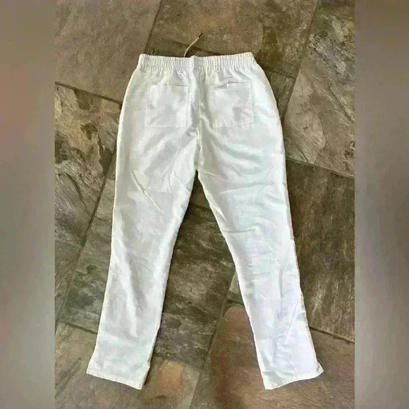 Jaanuu Essential Relaxed Medical Pant |
White | Size Small Scrub Pants - Picture 3 of 3